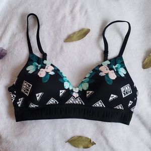 VS PINK Wear Everywhere Wireless Lightly-Lined Bra